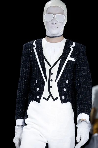Look 100